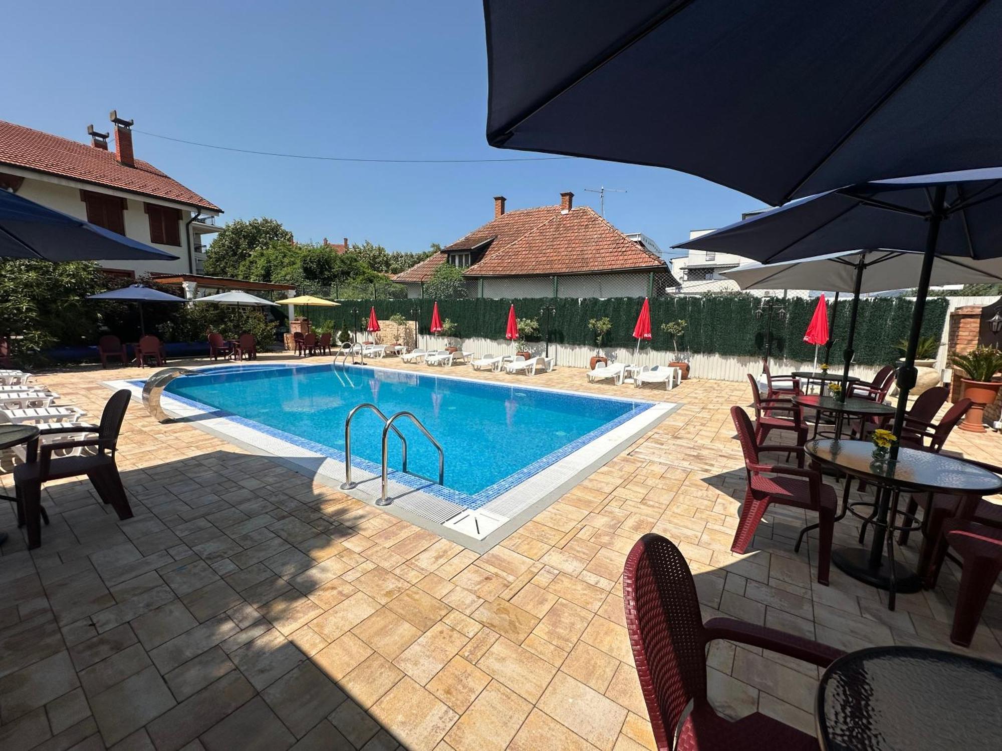 Smestaj Tea Sa Dva Bazena Vrnjačka Banja Exteriér fotografie